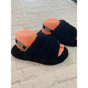 UGG fluffy slippers size 5